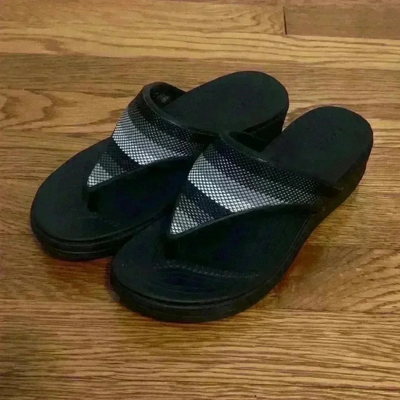 CROCS Shoes - Crocs Monterey Bead Stripe Wedge Sandal, Black Grey Silver Womens Size 6